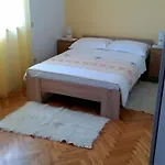 Mirela Appartement *