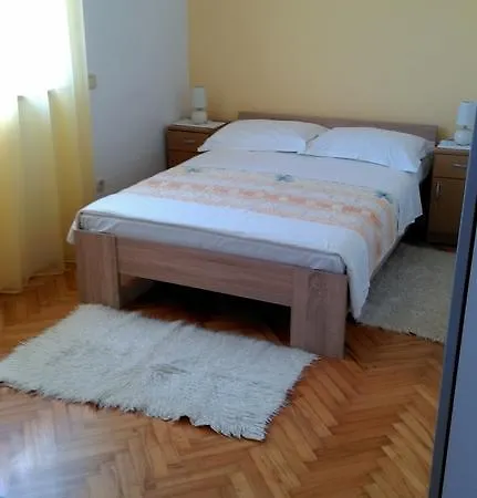 Mirela Apartman *